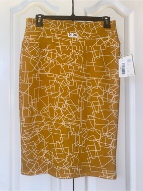 9104 - LuLaRoe Small Cassie Skirt NWT
